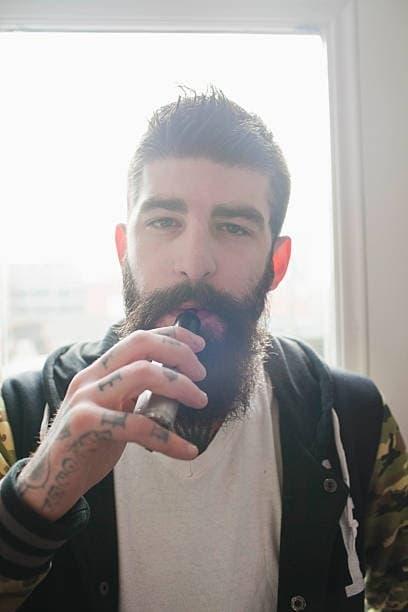 Why e-füst faces scrutiny as e-füst marketing and e-cigarette advertising to youth ignite public health debate