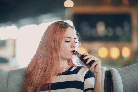 Einweg Vapes explained - what are the effects of e cigarettes on your health and practical tips to reduce harm