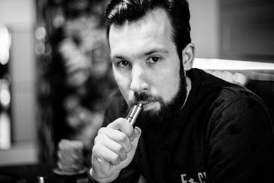 IBvape E-Sigara buyer's guide and hands-on review exploring what electronic cigarettes are the best for beginners and pros in 2025