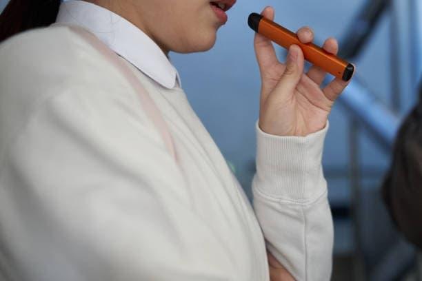 E-papierosy guide exploring e-cigarette ingredients, health effects and hidden additives